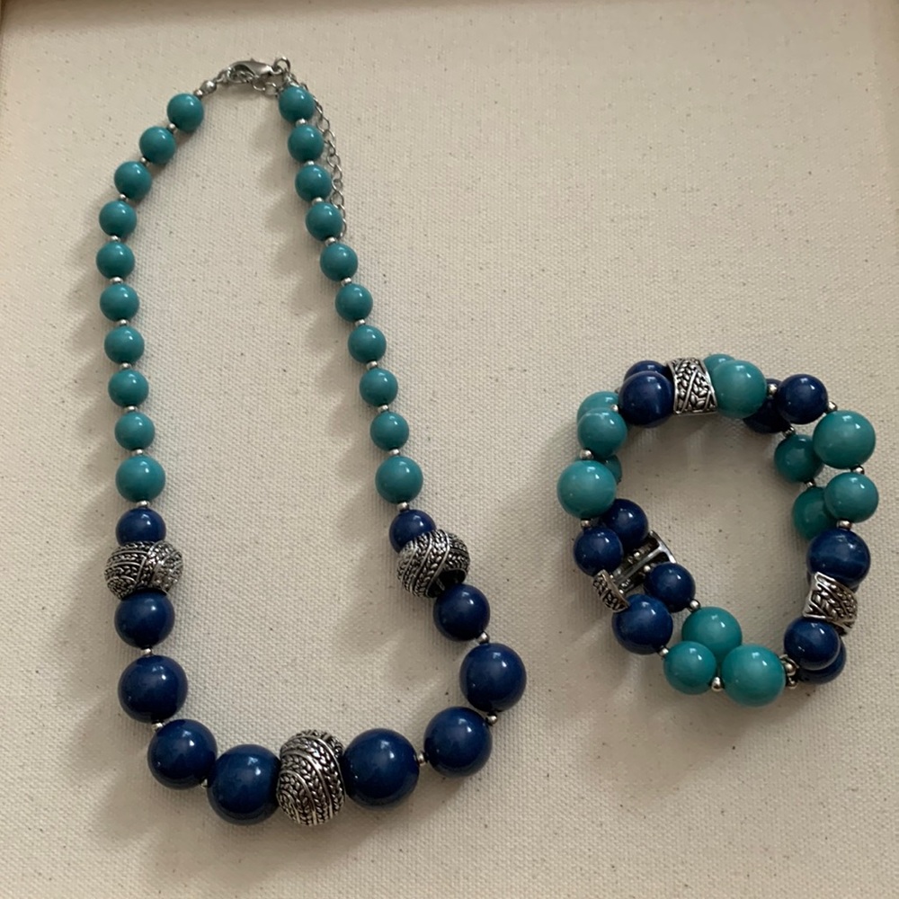 necklace with matching braclet used but like new